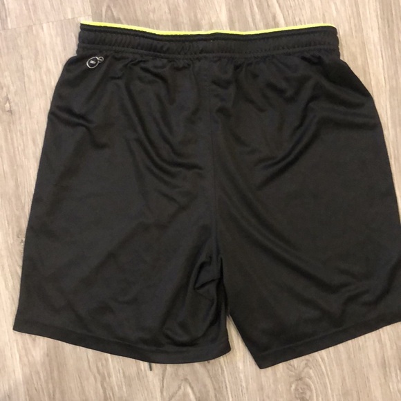 Puma men’s soccer shorts size medium - Picture 2 of 4